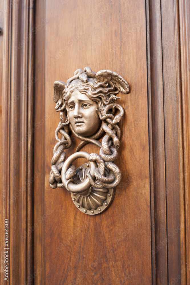 knocker
knocker