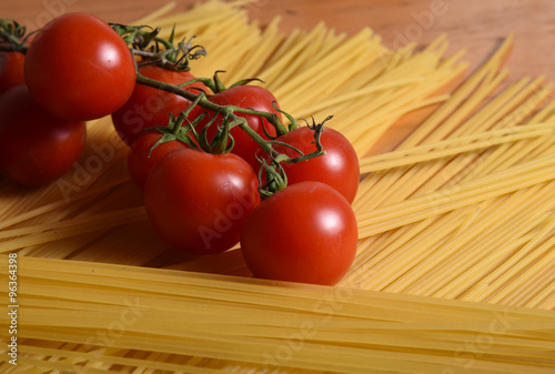 pasta spaghetti paste pomodorini pomodori penne italia 