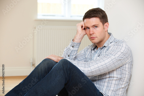 Obraz na płótnie Depressed Man Sitting On Floor in Empty Room