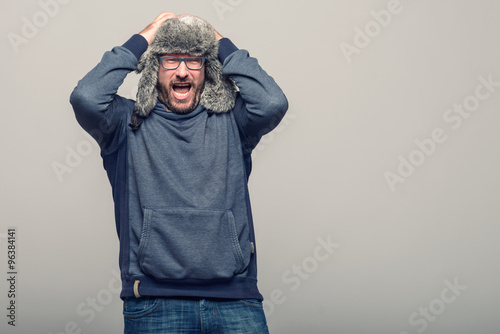 Fotografie Mann im mittleren alter reagiert entsetzt