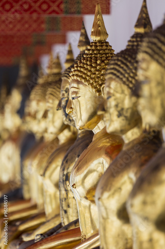 Images of Buddha at Wat Pho or Wat Phra Chetupon Vimolmangklarar © Curioso.Photography