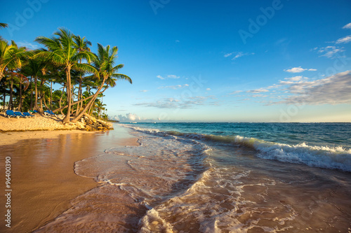 Fototapeta Naklejka Na Ścianę i Meble -  Landscape of paradise tropical island beach