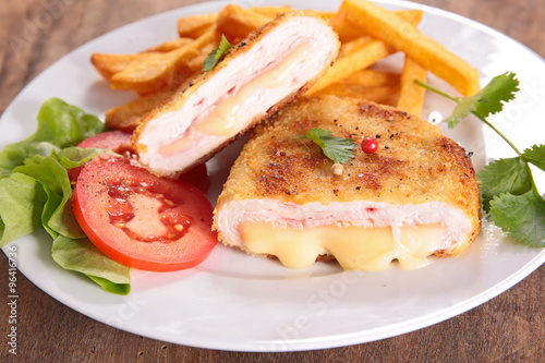 Valokuva cordon bleu and french fries
