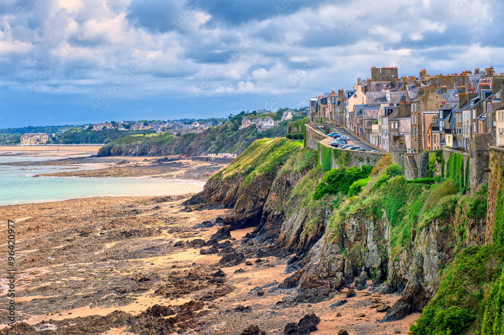 Beach on atlantic coast of Granville, Normandy, France - obrazy, fototapety, plakaty 
