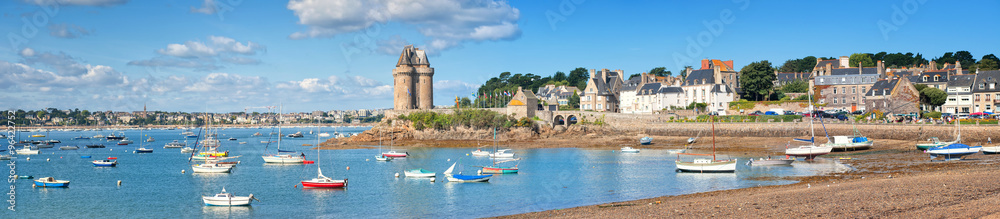 English Cnannel lagoon by St Malo, Brittany, France - obrazy, fototapety, plakaty 