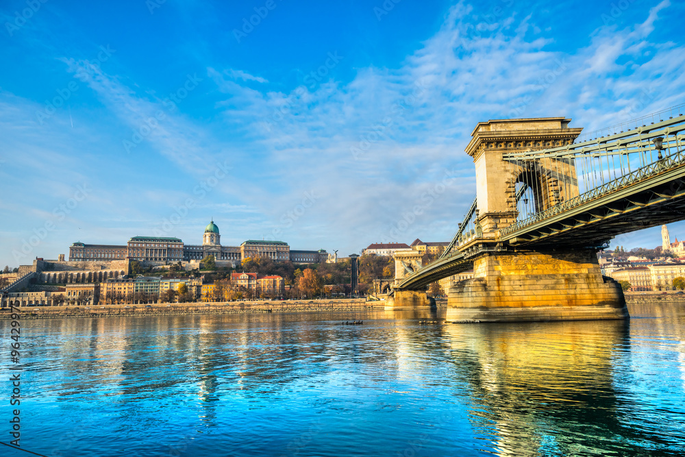 Naklejka premium Budapest, Chain Bridge and Buda Castle, Hungary