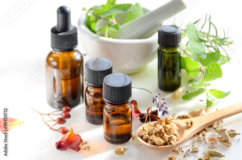Fotografie alternative therapy with essential oils and herbs
