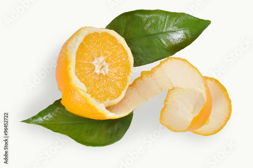 Arancia con scorza tagliata a spirale