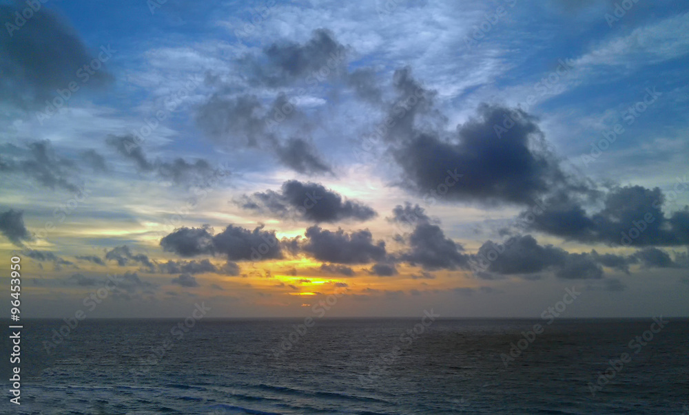 Obraz premium Clouds and sunrise