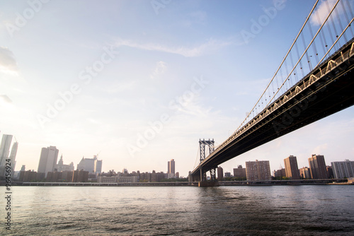 Fototapeta Naklejka Na Ścianę i Meble -  sunset on manhattan bridge view from brooklyn, new-york city