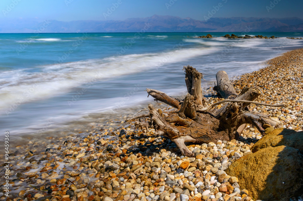 Fototapeta premium Waves hitting the beach