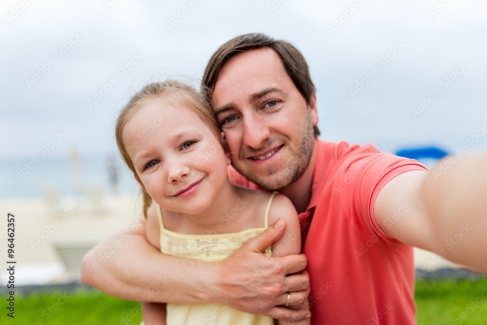 Fototapeta premium Father and daughter selfie