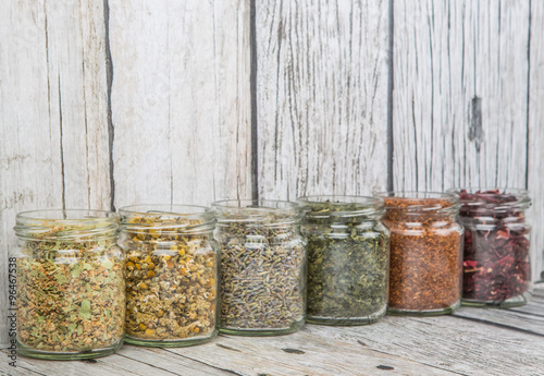 Fotografia Dried herbal tea lavender, chamomile, linden flower, hibiscus, rooibos, Japanese