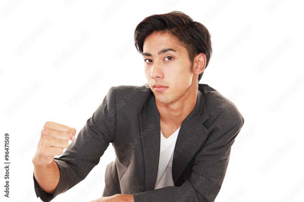 ガッツポーズの青年