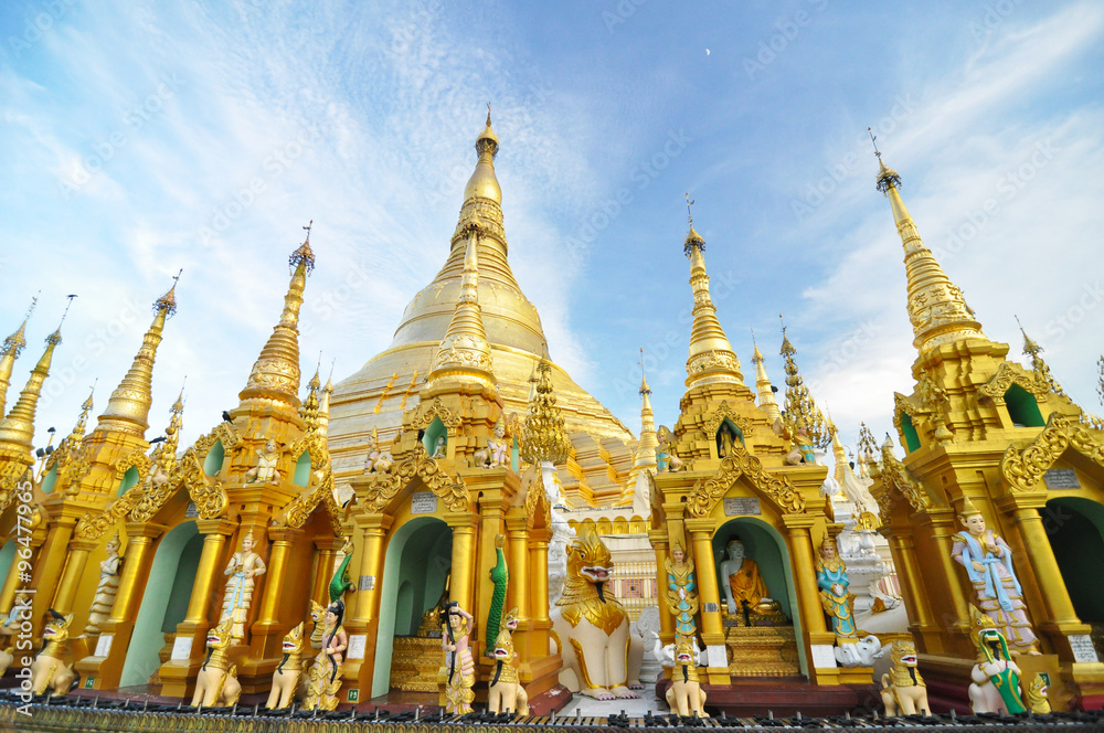 Fototapeta premium Shwedagon Pagoda Temple, Landmark in Yangon