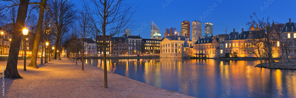 Fototapeta premium The Binnenhof in The Hague, The Netherlands at night