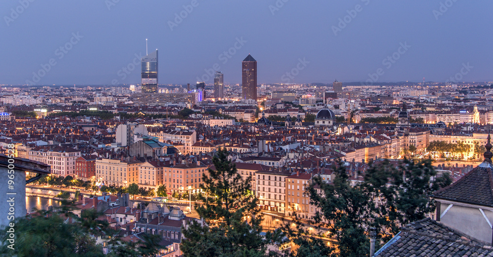 Lyon, panorama nocturne de la ville