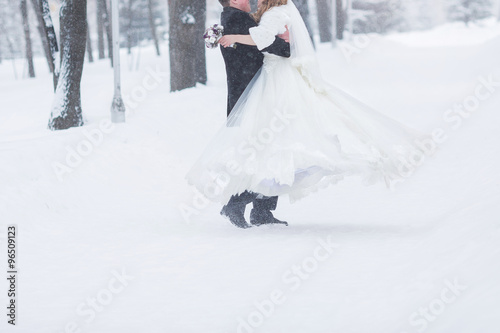 bride and groom in winter frost with a snowflow