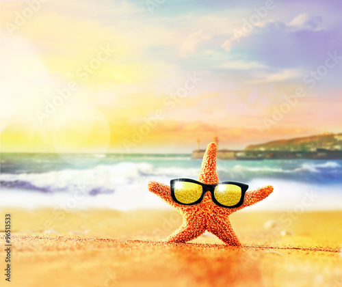 Starfish in sunglasses on the summer beach © Belight