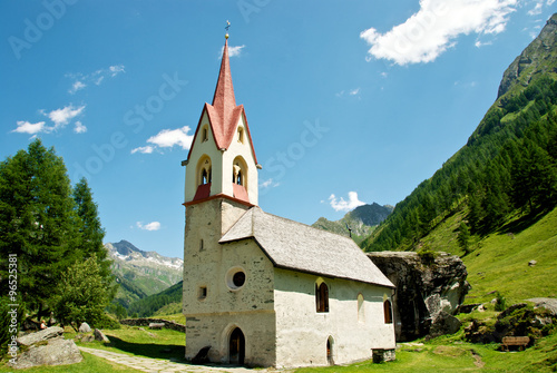 Slika na platnu Beautiful chapel in the Alps