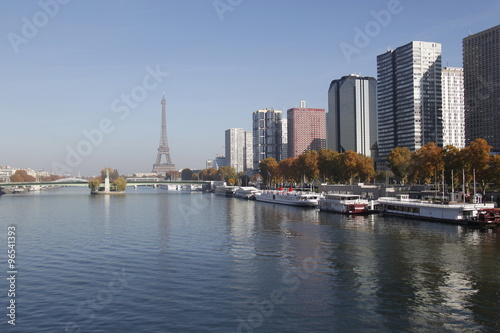 La Seine à Paris, vue depuis le pont Mirabeau © Atlantis