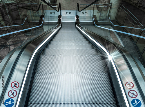 Wallpaper Mural Rolltreppe nach unten zum Licht Torontodigital.ca