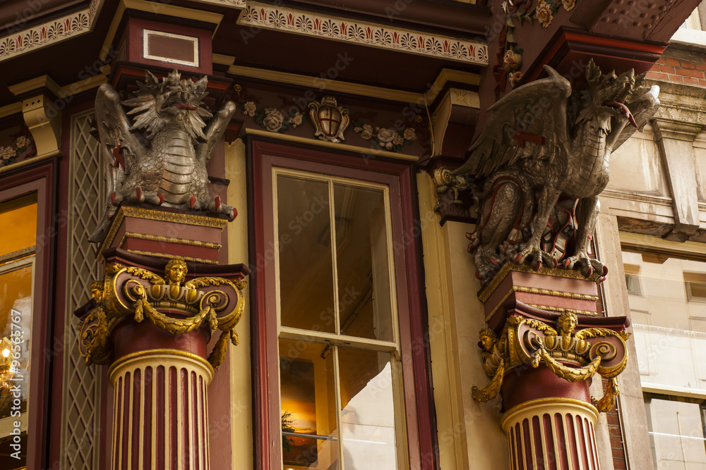 Obraz premium Dragons on columns-Leadenhall market