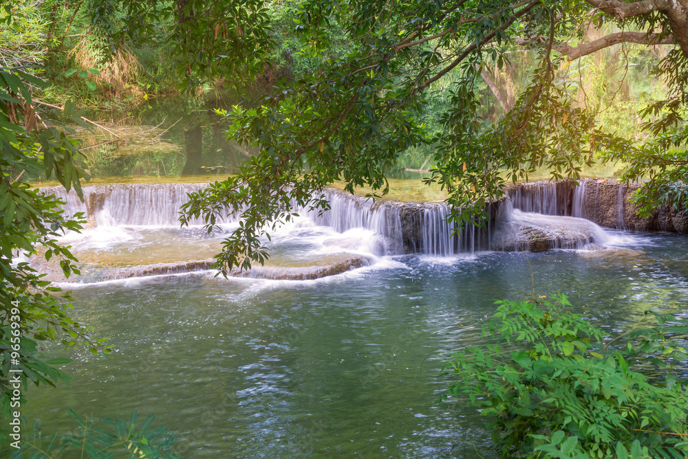 Obraz premium Waterfall in rain forest at national park