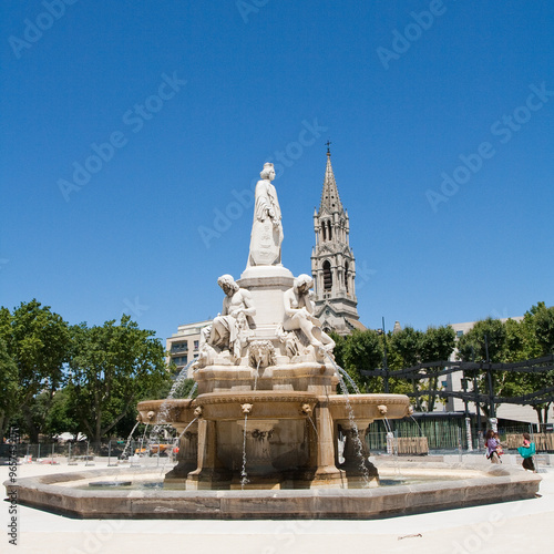 Une fontaine à Nîmes