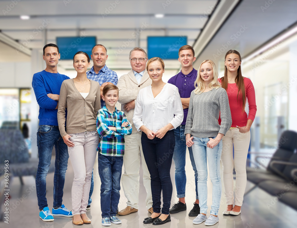 Obraz premium grupa uśmiechniętych ludzi