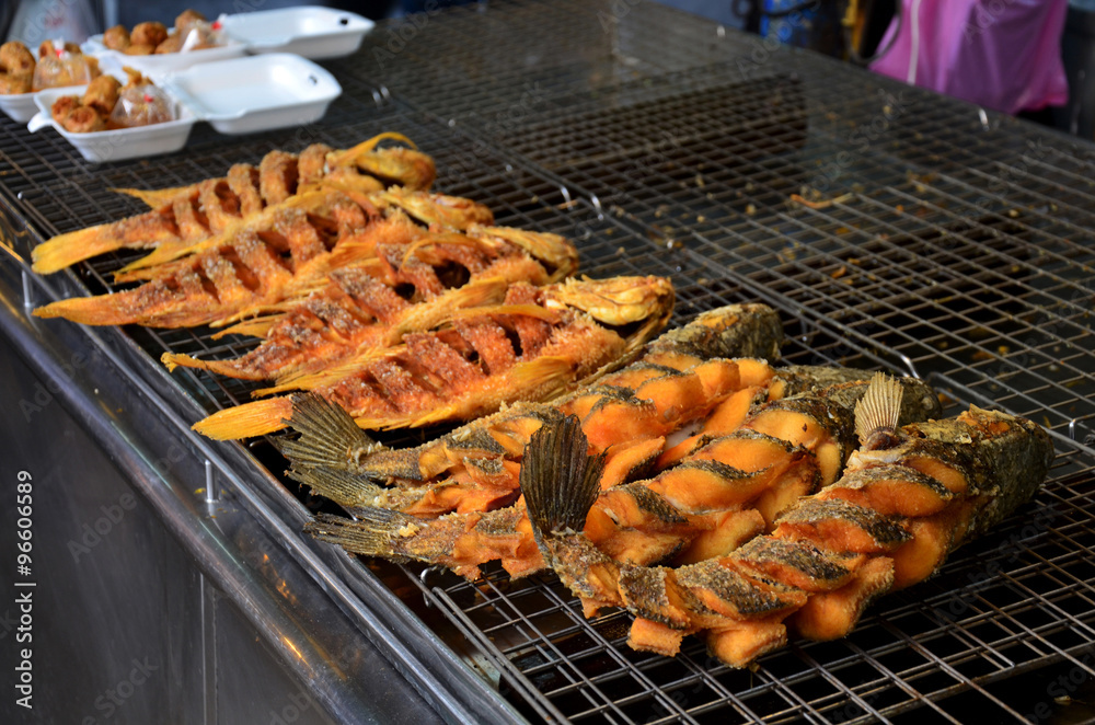 Snake-head fish deep Fried and Tilapia Fish deep Fried for sale