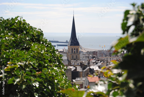 ein Blick auf eine Kirche in Le Havre (Frankreich)