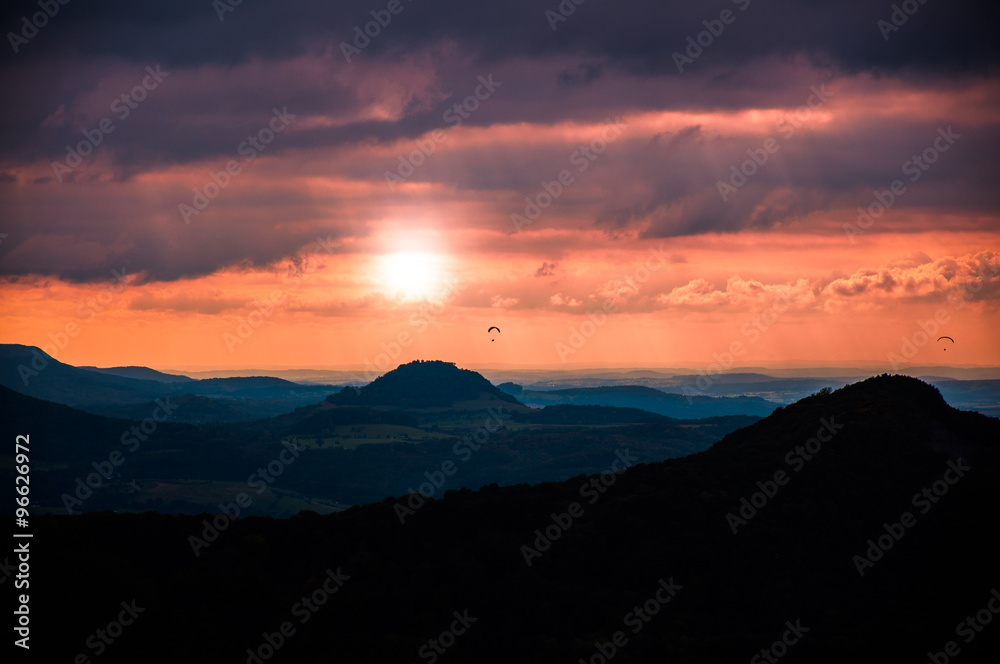 Paraglider im Sonnenuntergang
