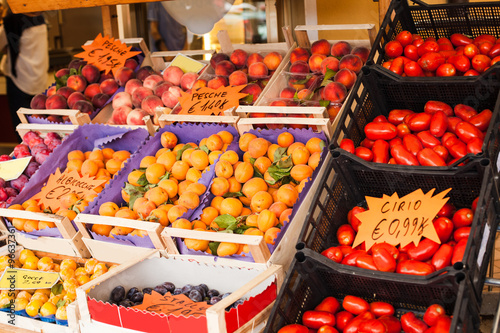 Fototapeta Naklejka Na Ścianę i Meble -  The fruit market