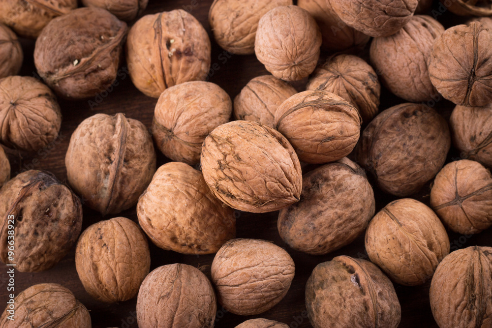 Walnuts whole in their skins, chopped, nut hulls, walnut kernels Walnuts whole in their skins, chopped, nut hulls, walnut kernels