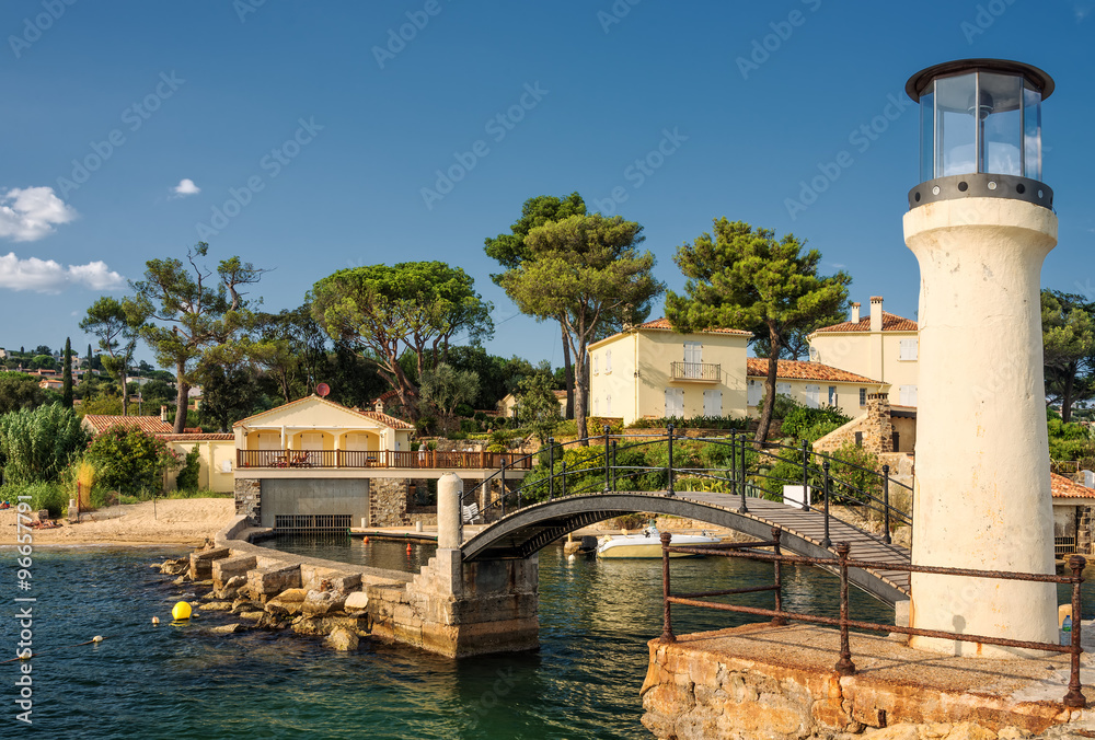 Naklejka premium Brücke und Leuchtturm