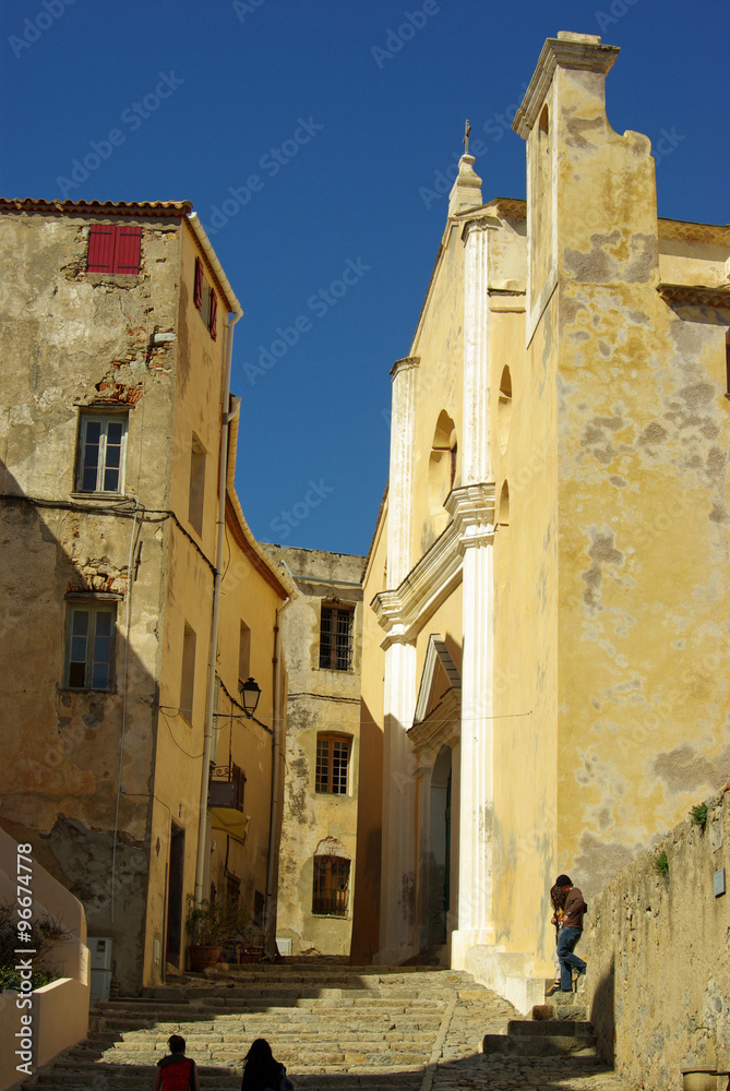 Corse, façade de l'église baroque Saint-Jean-Baptiste à Calvi