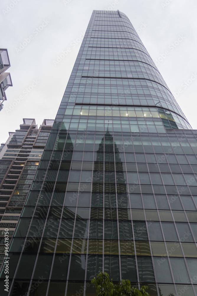 Fototapeta premium Petronas Tower reflecting on glass windows