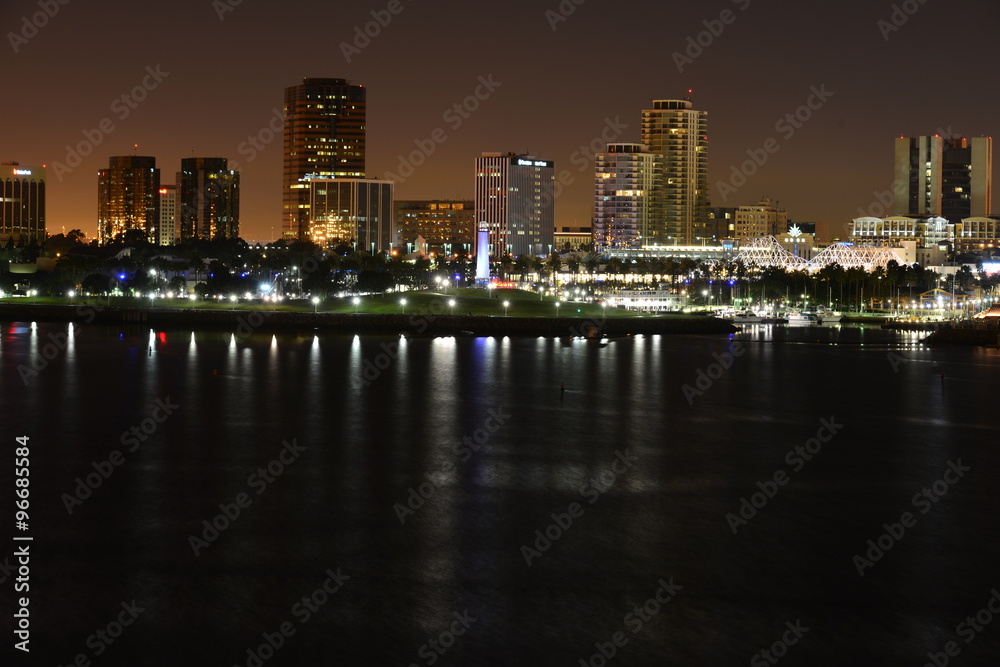 Obraz premium The night skyline of Long Beach, Los Angeles taken from the Queen Mary.