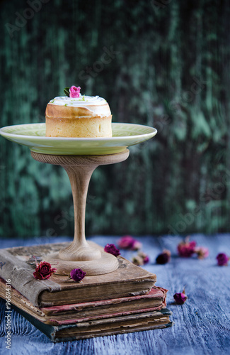 Tartlets with lime cream and meringue.Lemon pie. photo