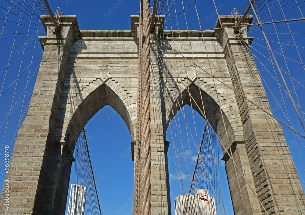 Obraz premium Brückenpfeiler der Brooklyn Bridge
