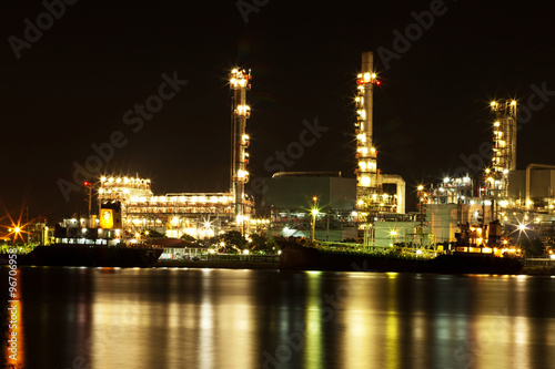 Refinery oil plant at night © Akarapong Suppasarn