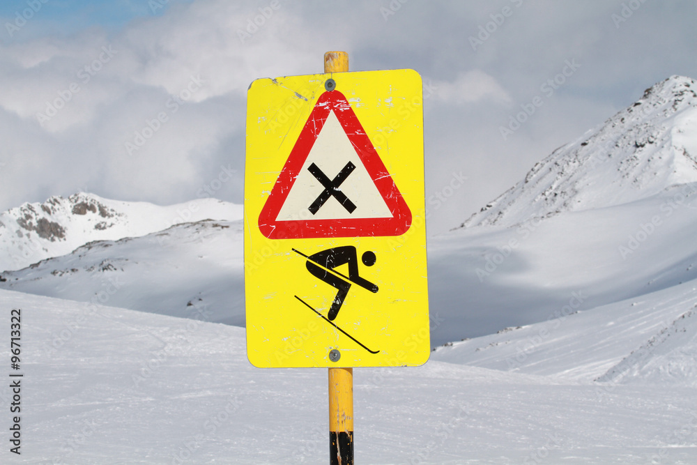 Kreuzung Skipiste im Hochgebirge Kreuzung Skipiste im Hochgebirge