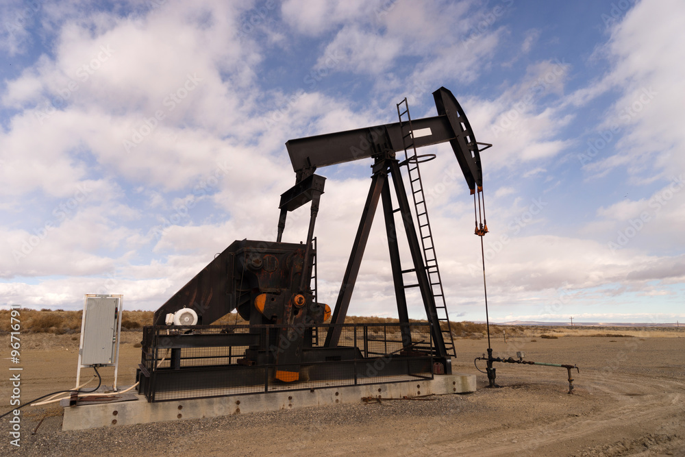 Wyoming Industrial Oil Pump Jack Fracking Crude Extraction Machi Wyoming Industrial Oil Pump Jack Fracking Crude Extraction Machi