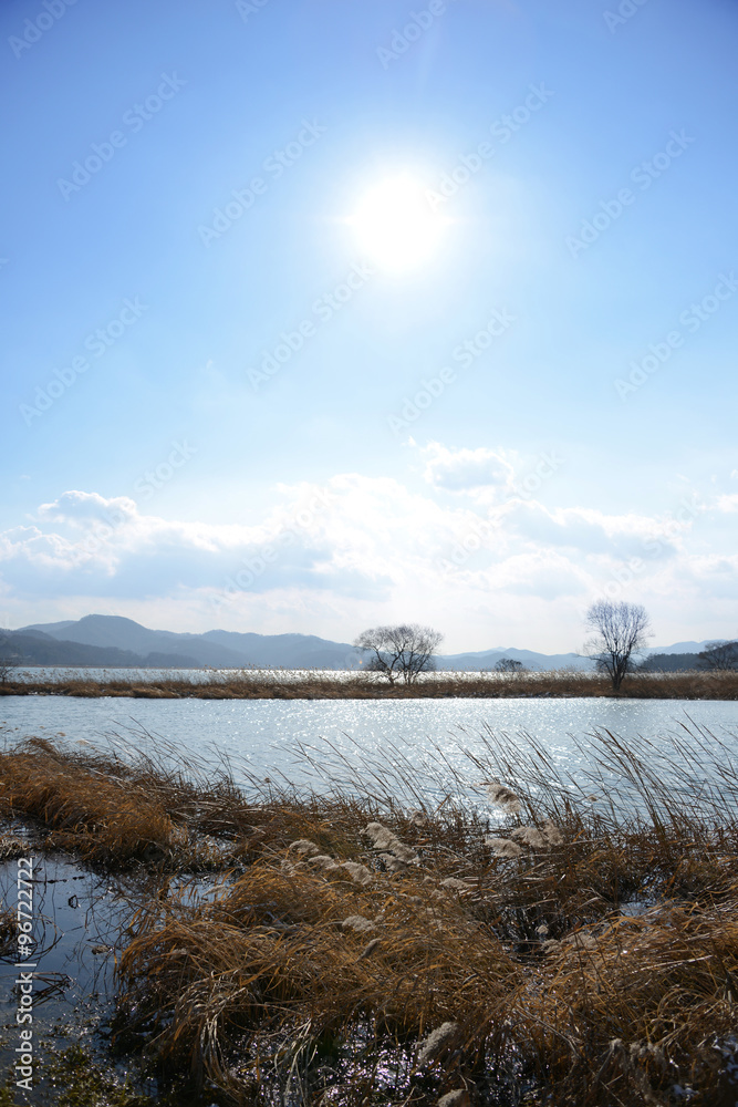 Obraz premium 두물머리 설경이미지