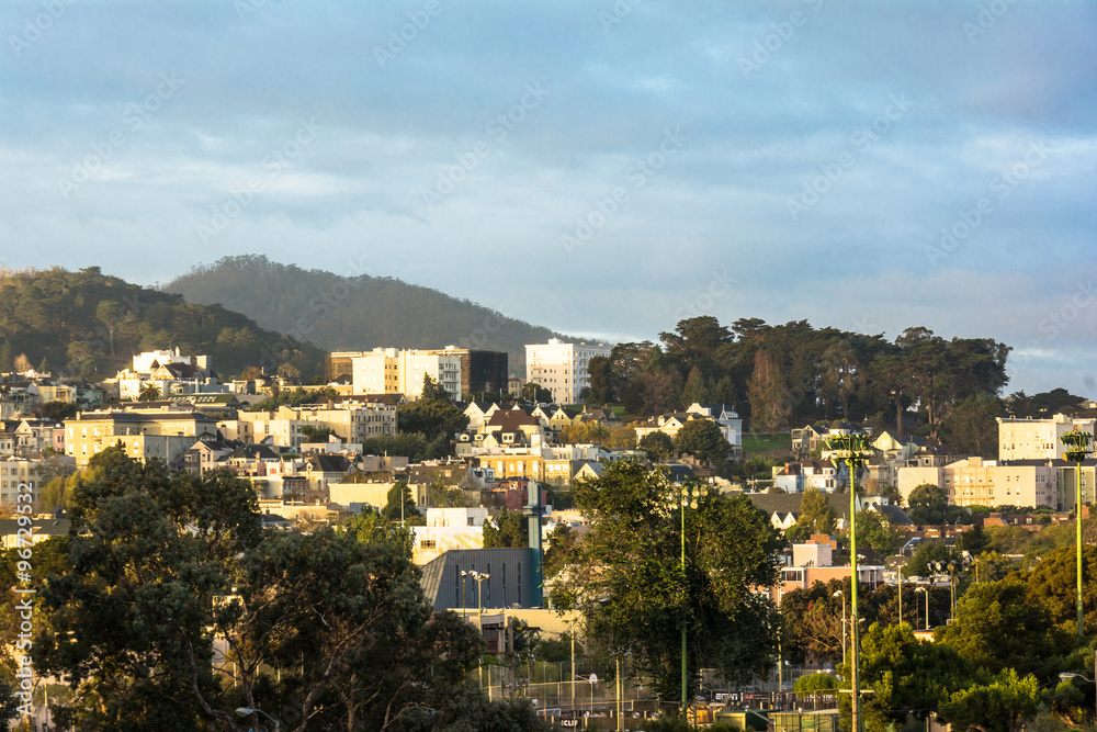 Fototapeta premium Dawn on Alamo Square in San Francisco