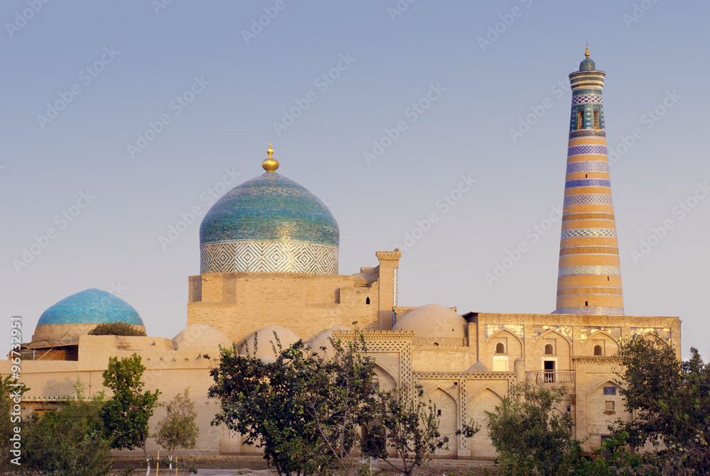 Медресе и минарет Ислам-Ходжа