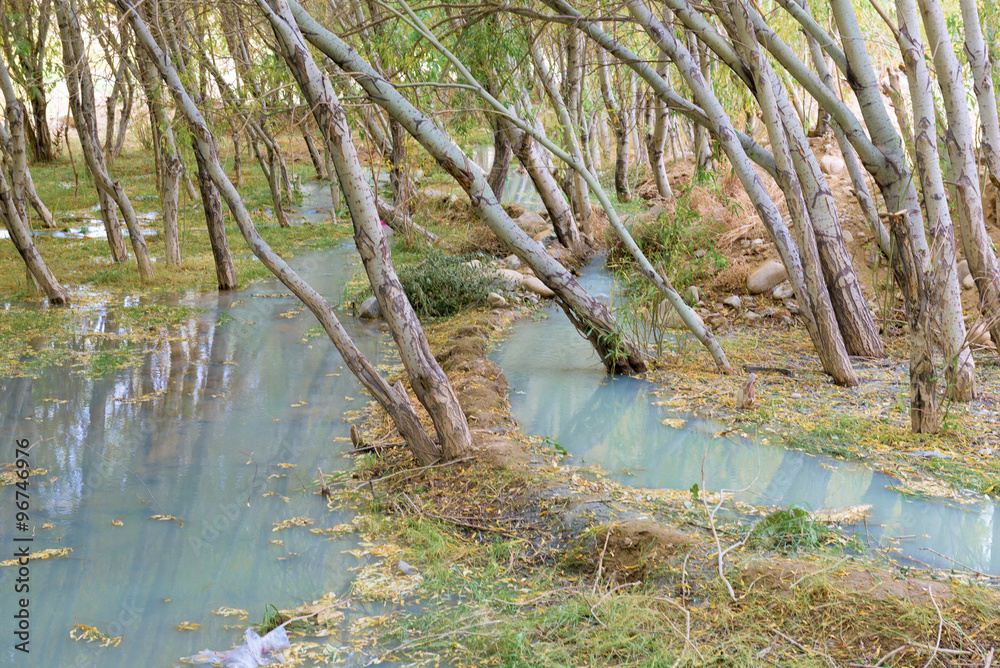 Fototapeta premium Mountain along the Karakoram Highway that link China (Xinjiang province) with Pakistan via the Kunjerab pass