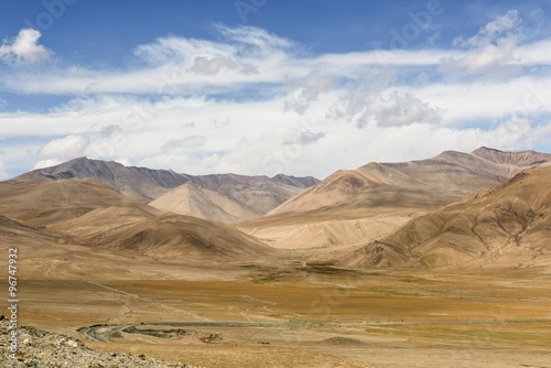 Mountain along the Karakoram Highway that link China (Xinjiang province) with Pakistan via the Kunjerab pass.