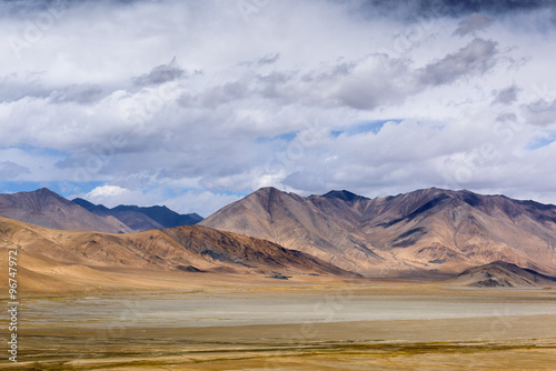 Mountain along the Karakoram Highway that link China (Xinjiang province) with Pakistan via the Kunjerab pass.